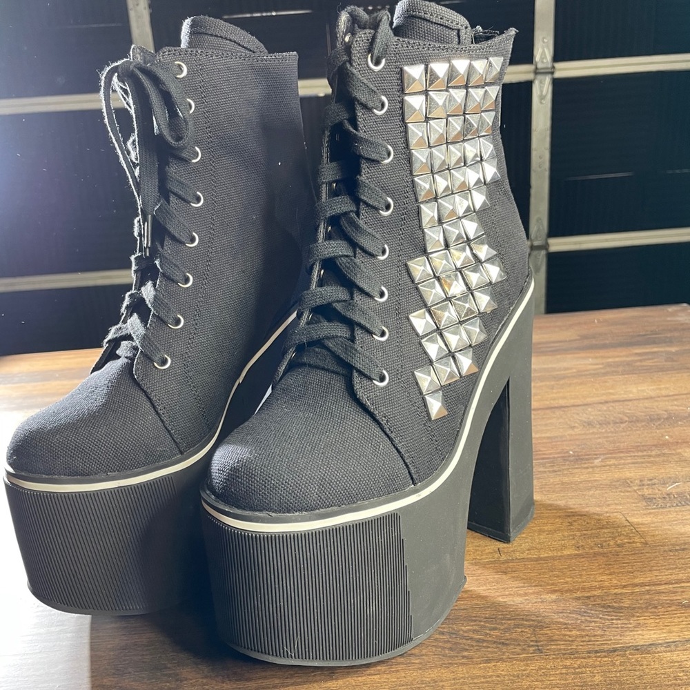 Platform shoes